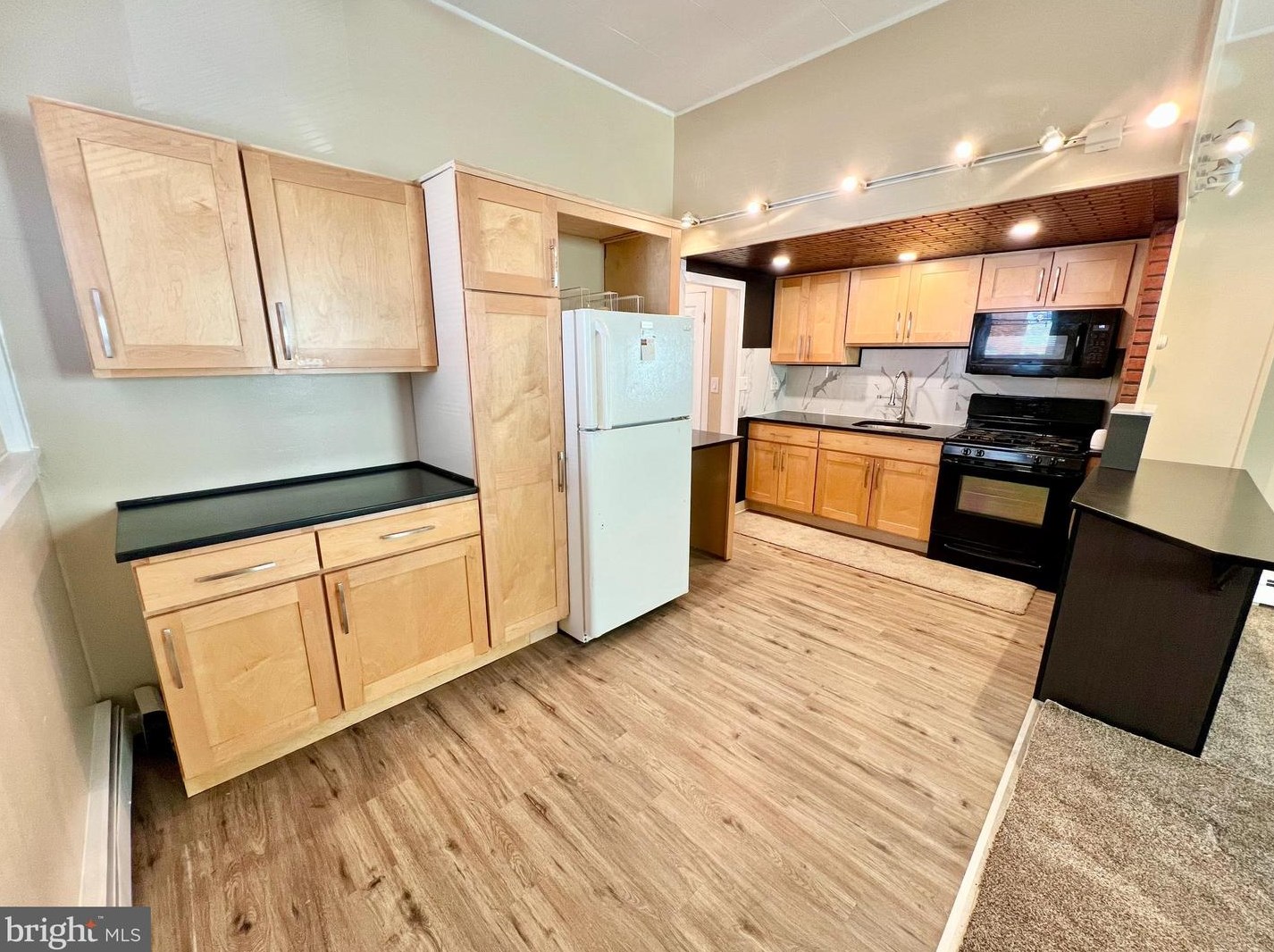 425 Jefferson Ave, Edgely PA  19007-3924 exterior