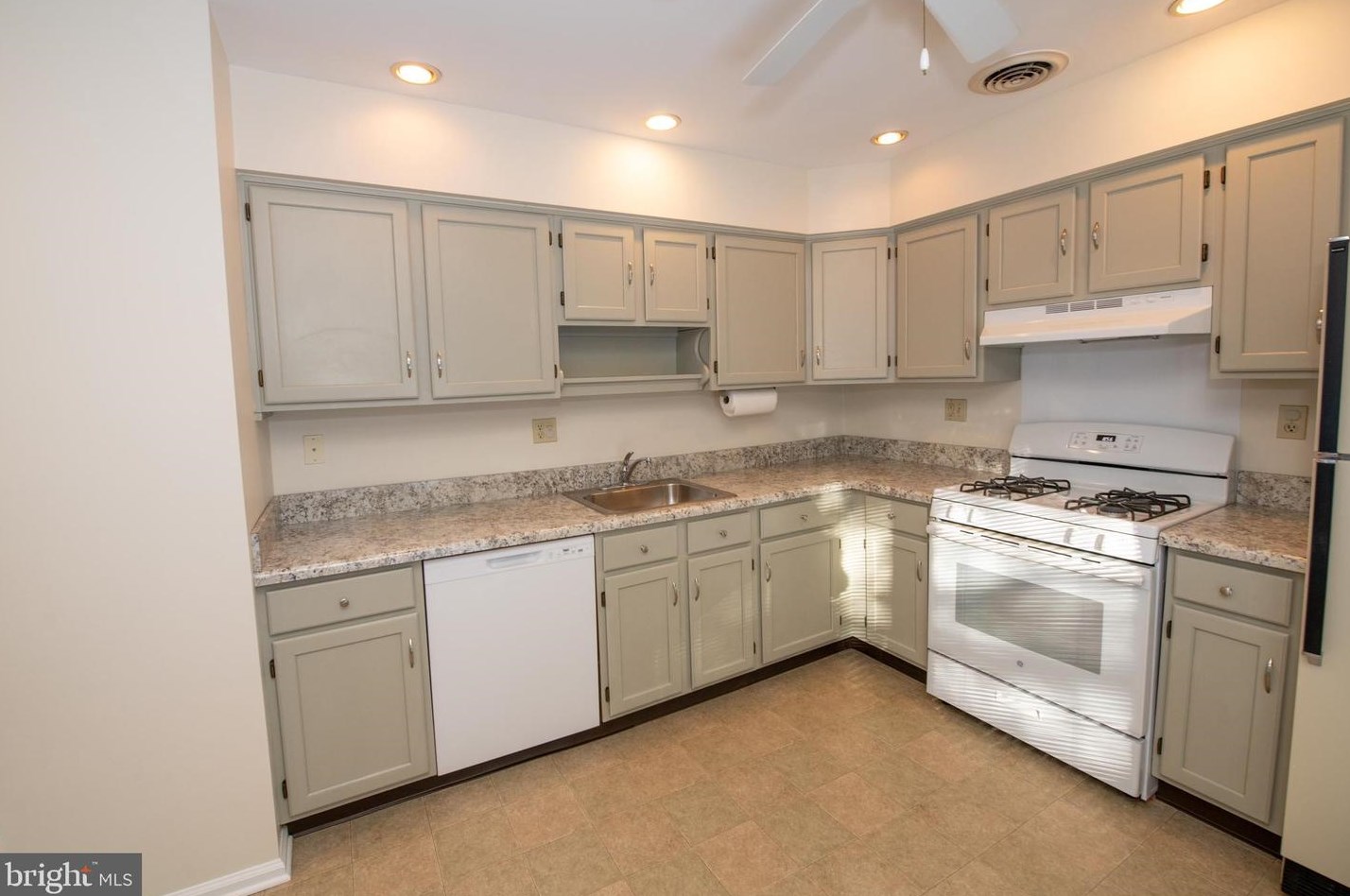 13 Ascot Ct, Upper Makefield PA  18940-1636 exterior