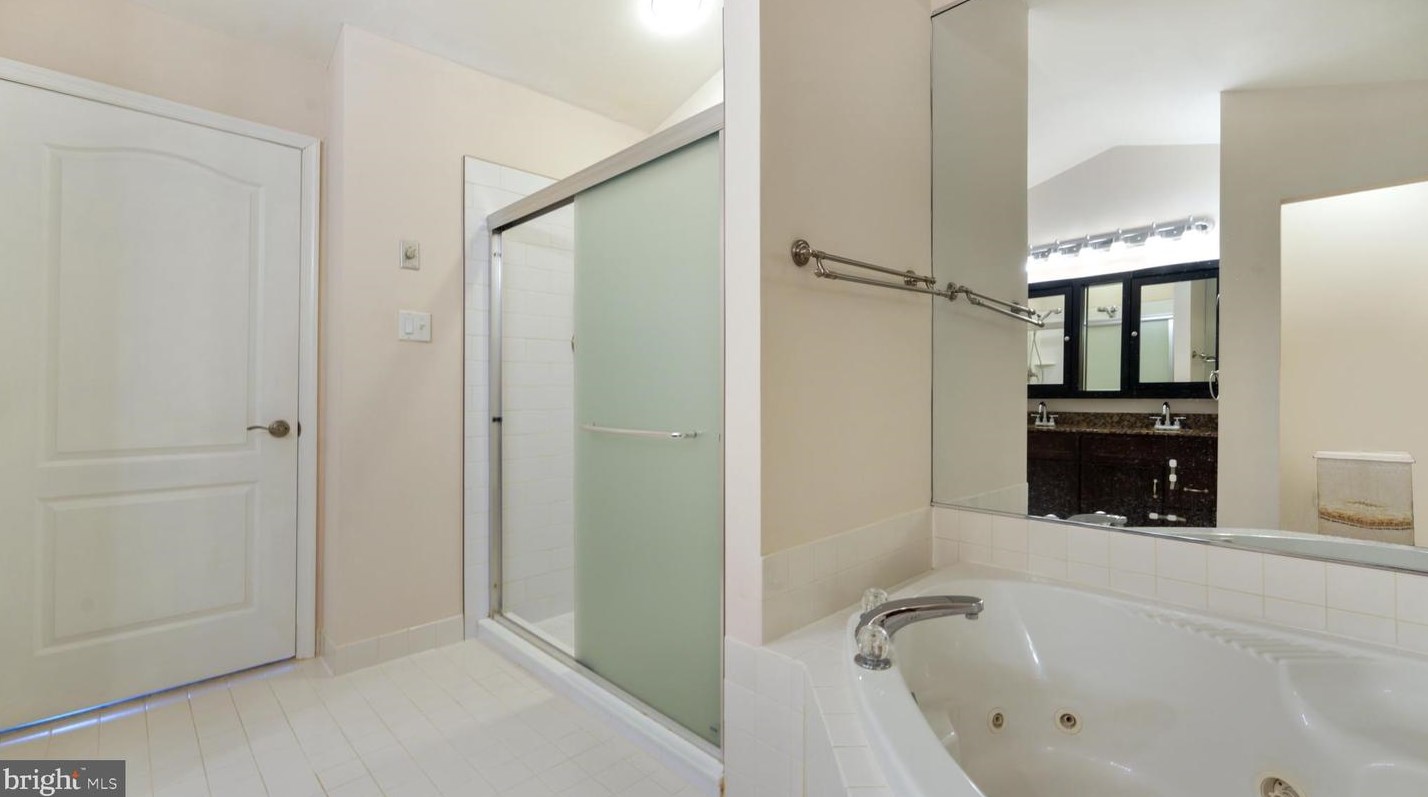 4547 Old Oak Rd, Gardenville PA  18902 exterior