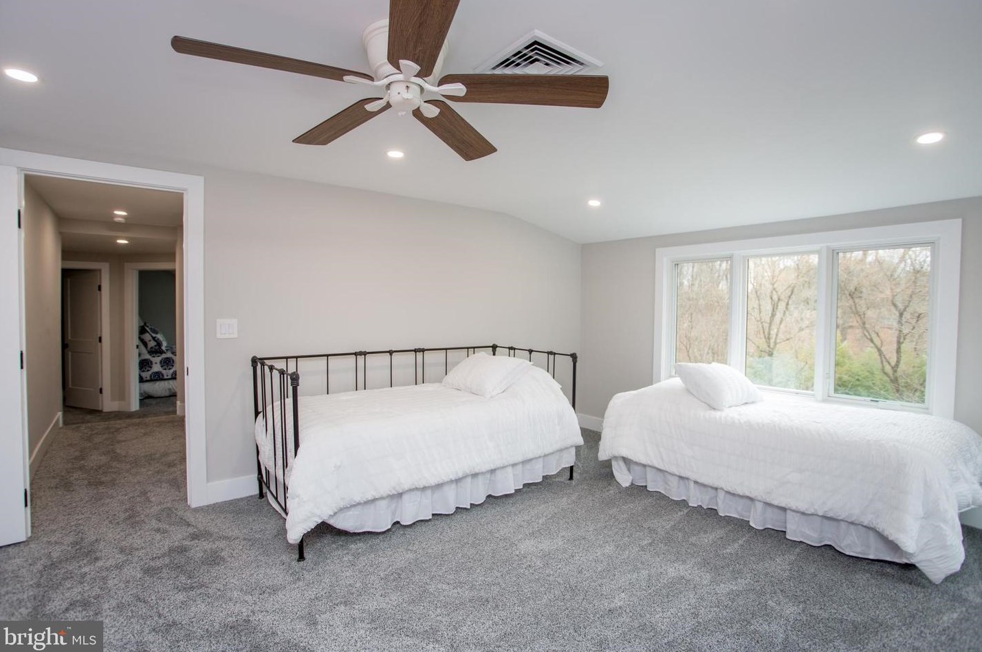 976 Washington Crossing Rd, Upper Makefield PA  18940-2712 exterior