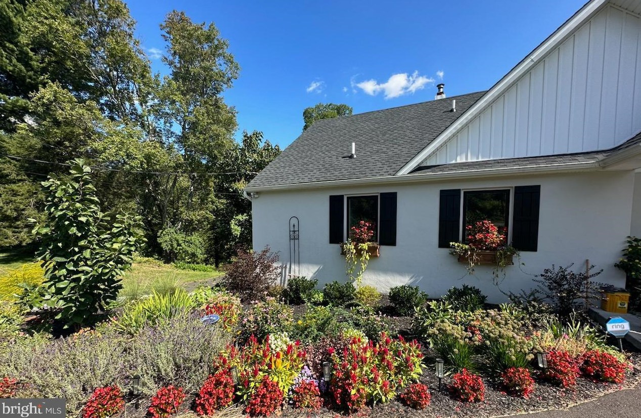 976 Washington Crossing Rd, Upper Makefield PA  18940-2712 exterior