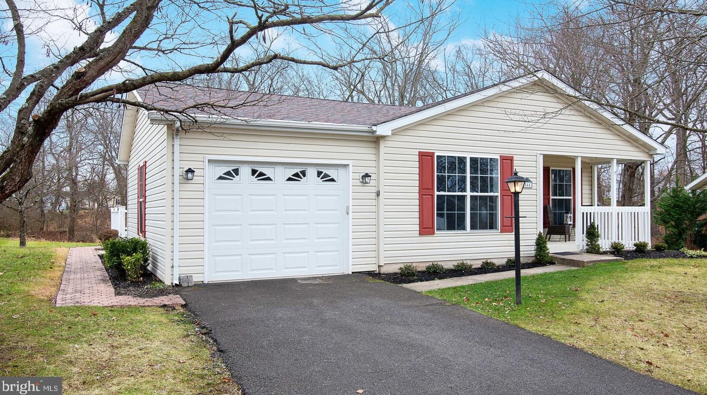 544 Greentree Dr, New Hope, PA 18938-1592