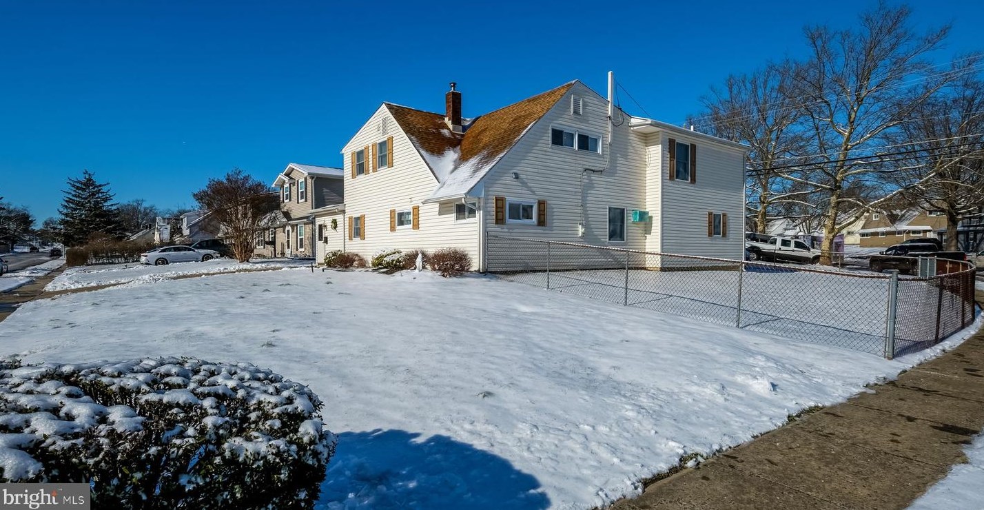 85 Red Cedar Dr, Levittown, PA 19055-1437