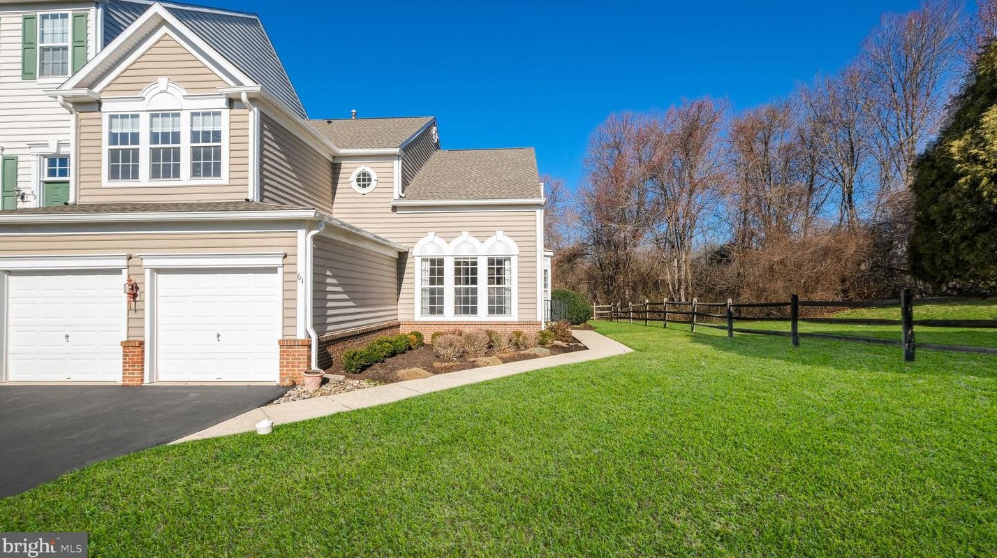 61 Cornerstone Ct, Gardenville, PA