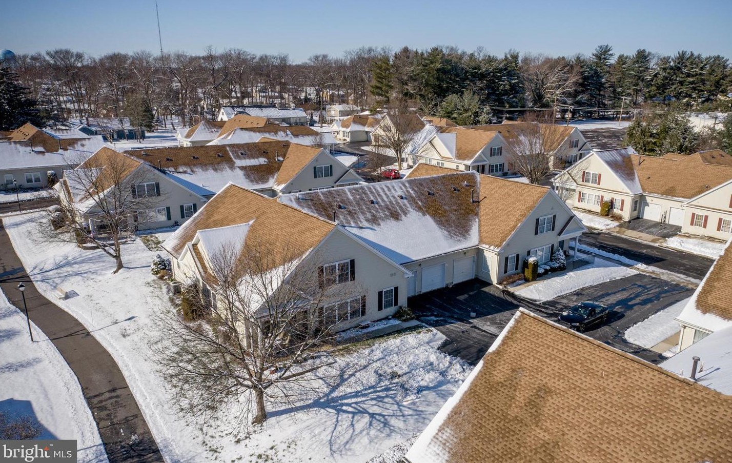 27 Avenrowe Ct, Fairless Hills, PA 19030