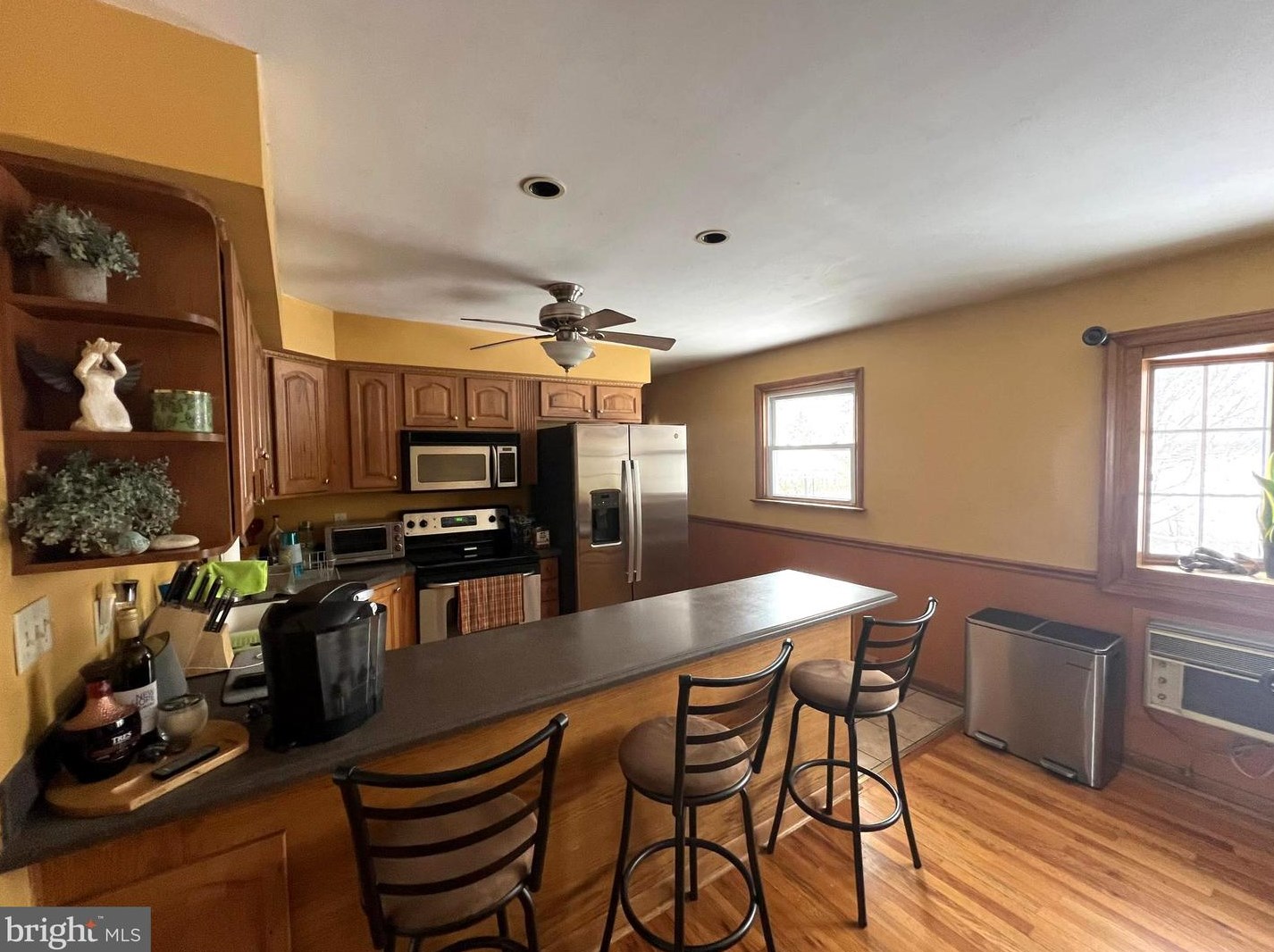 222 Schwenkmill Rd, Perkasie, PA 18944-2350