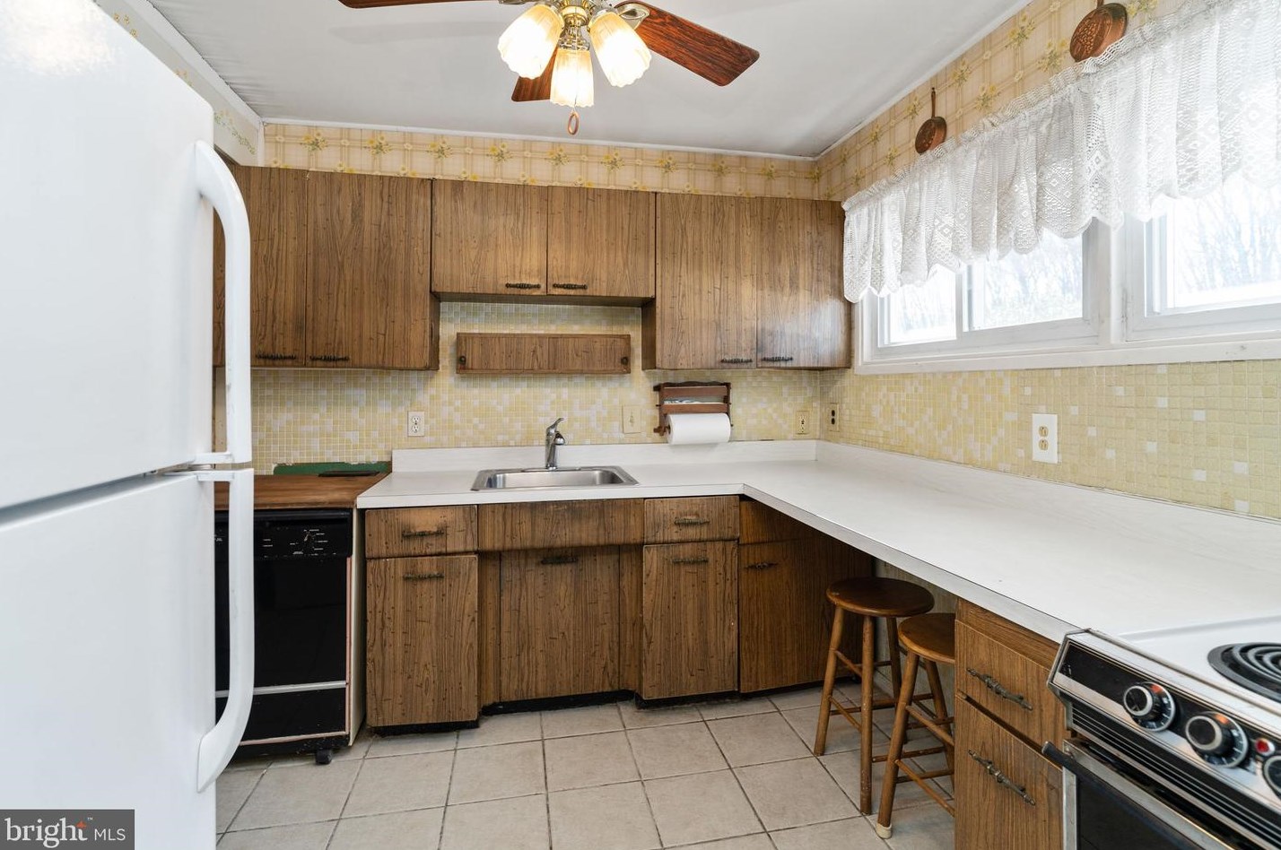 25 Ruby Ln, Levittown PA  19055-1430 exterior