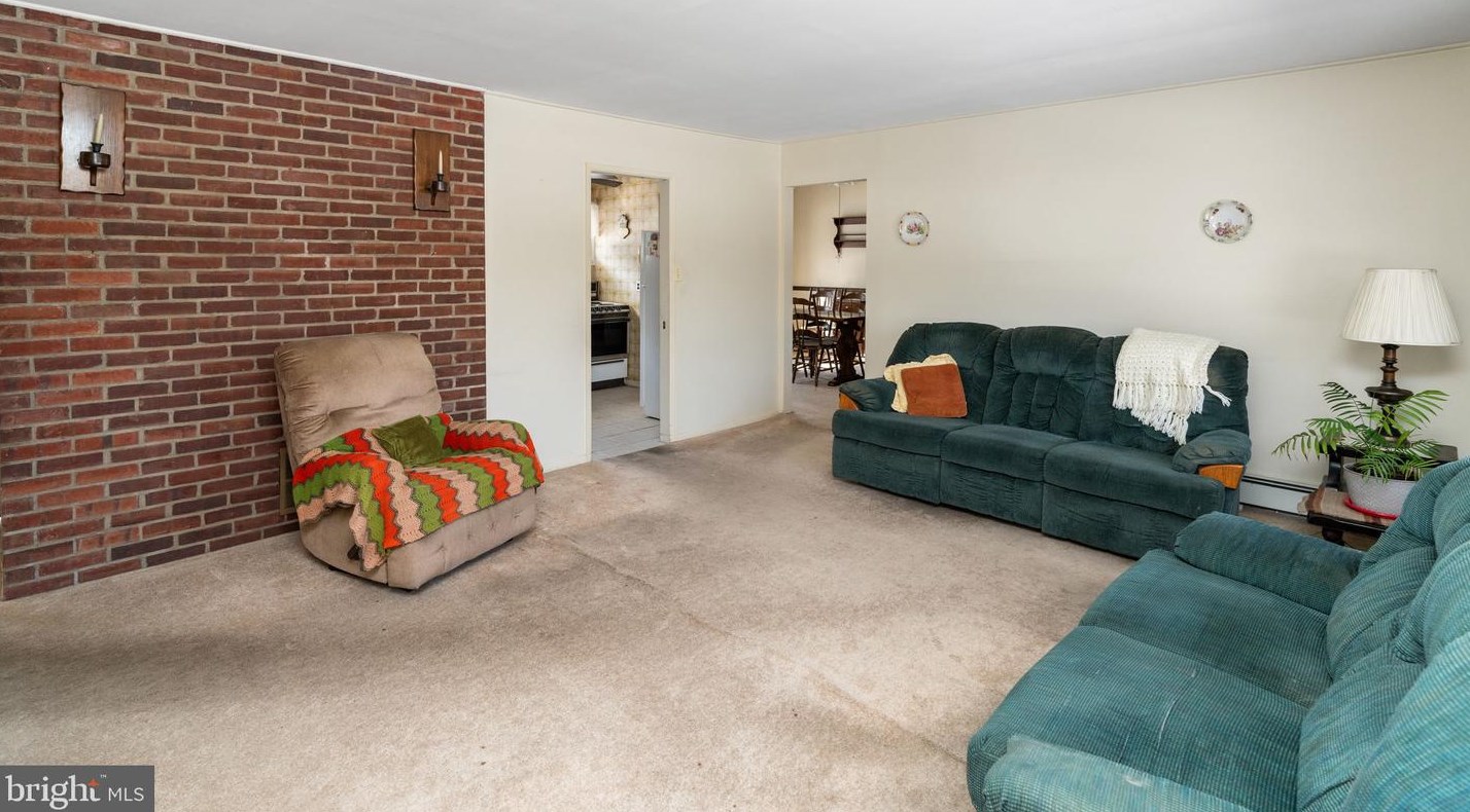 25 Ruby Ln, Levittown PA  19055-1430 exterior