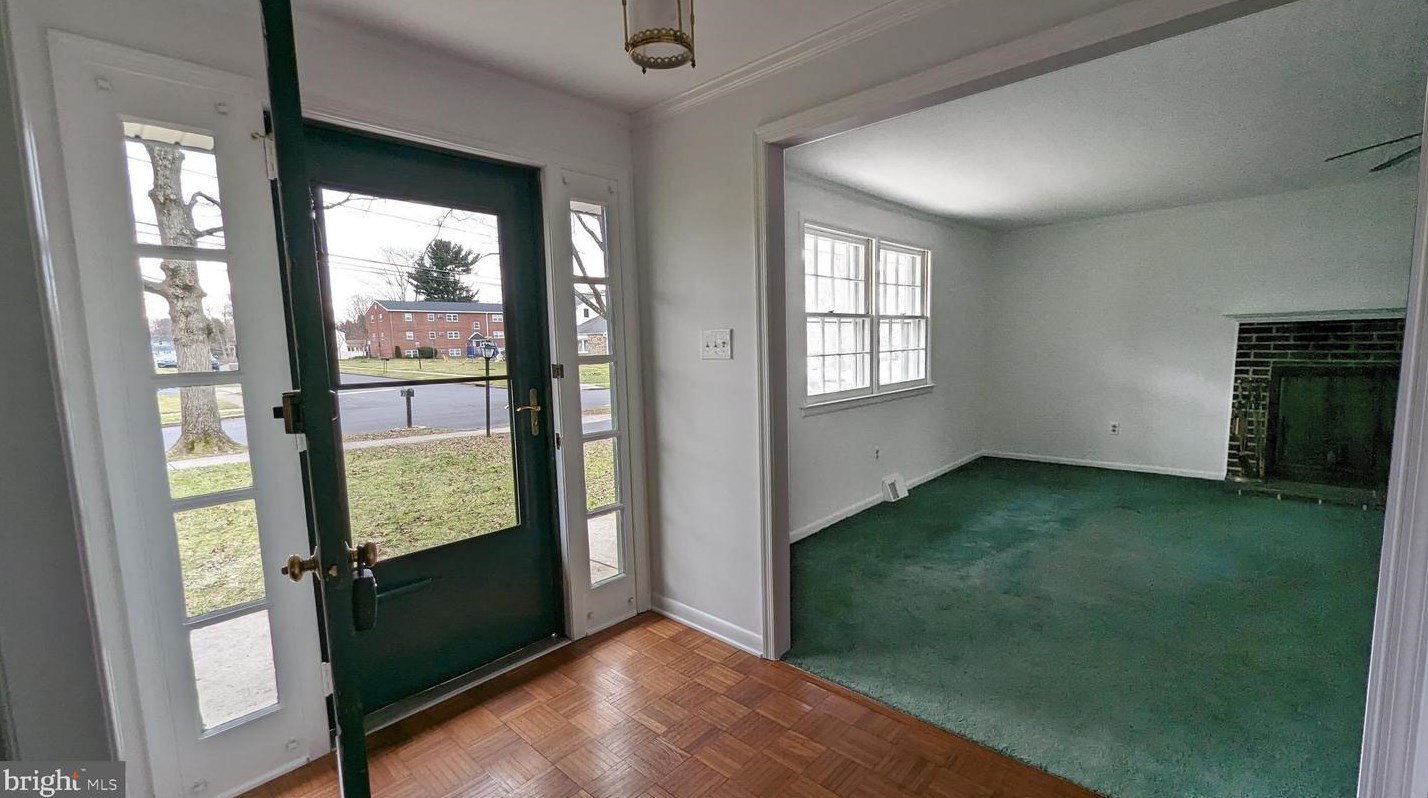 328 Hampton Dr, Langhorne, PA 19053
