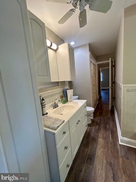 56 Valley Rd, Levittown PA  19057-4202 exterior