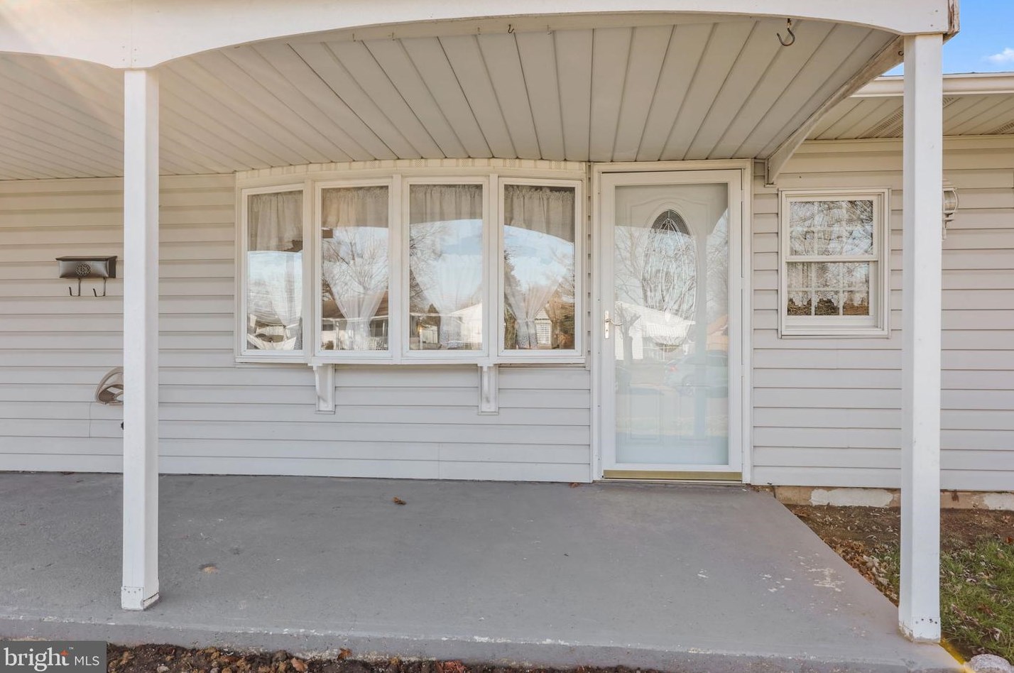 168 Willow Dr, Levittown, PA 19054-3123