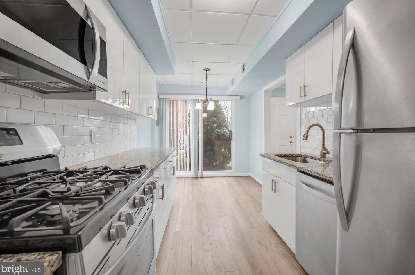 208 Saratoga Ct, Warminster PA  18974-2091 exterior