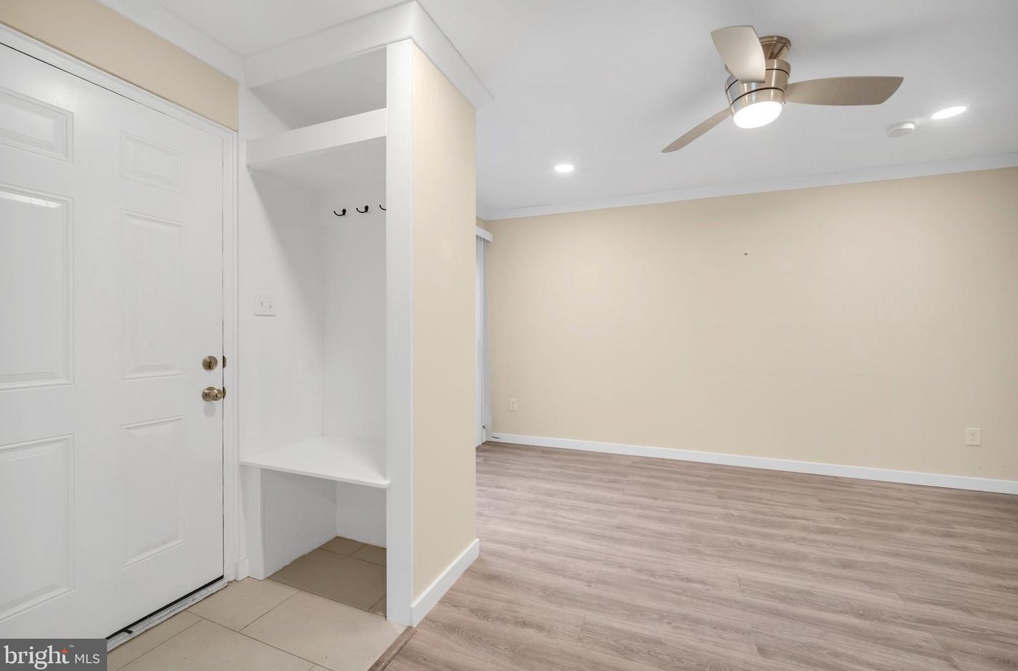 208 Saratoga Ct, Warminster PA  18974-2091 exterior