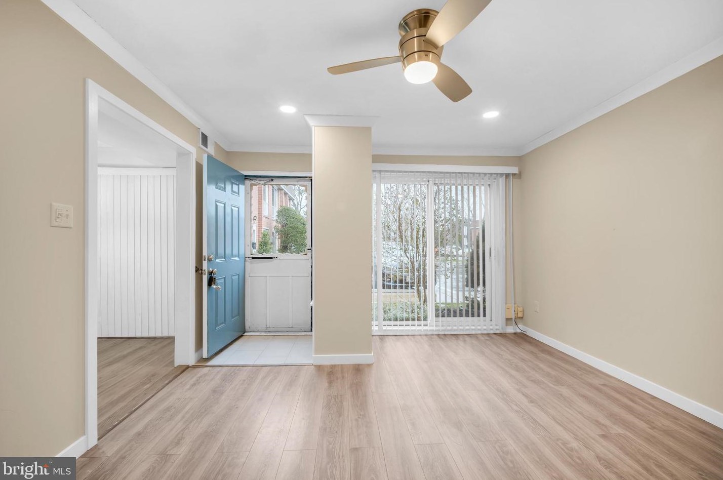 208 Saratoga Ct, Warminster PA  18974-2091 exterior