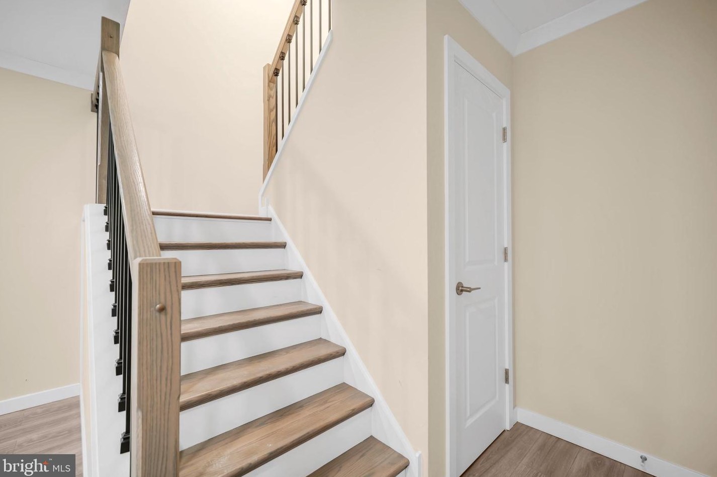 208 Saratoga Ct, Warminster PA  18974-2091 exterior