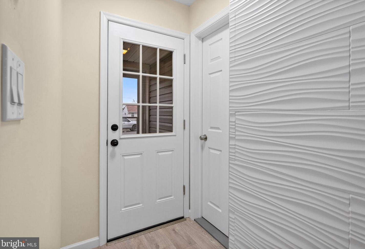 8 Woodbine Rd, Levittown PA  19057-3216 exterior