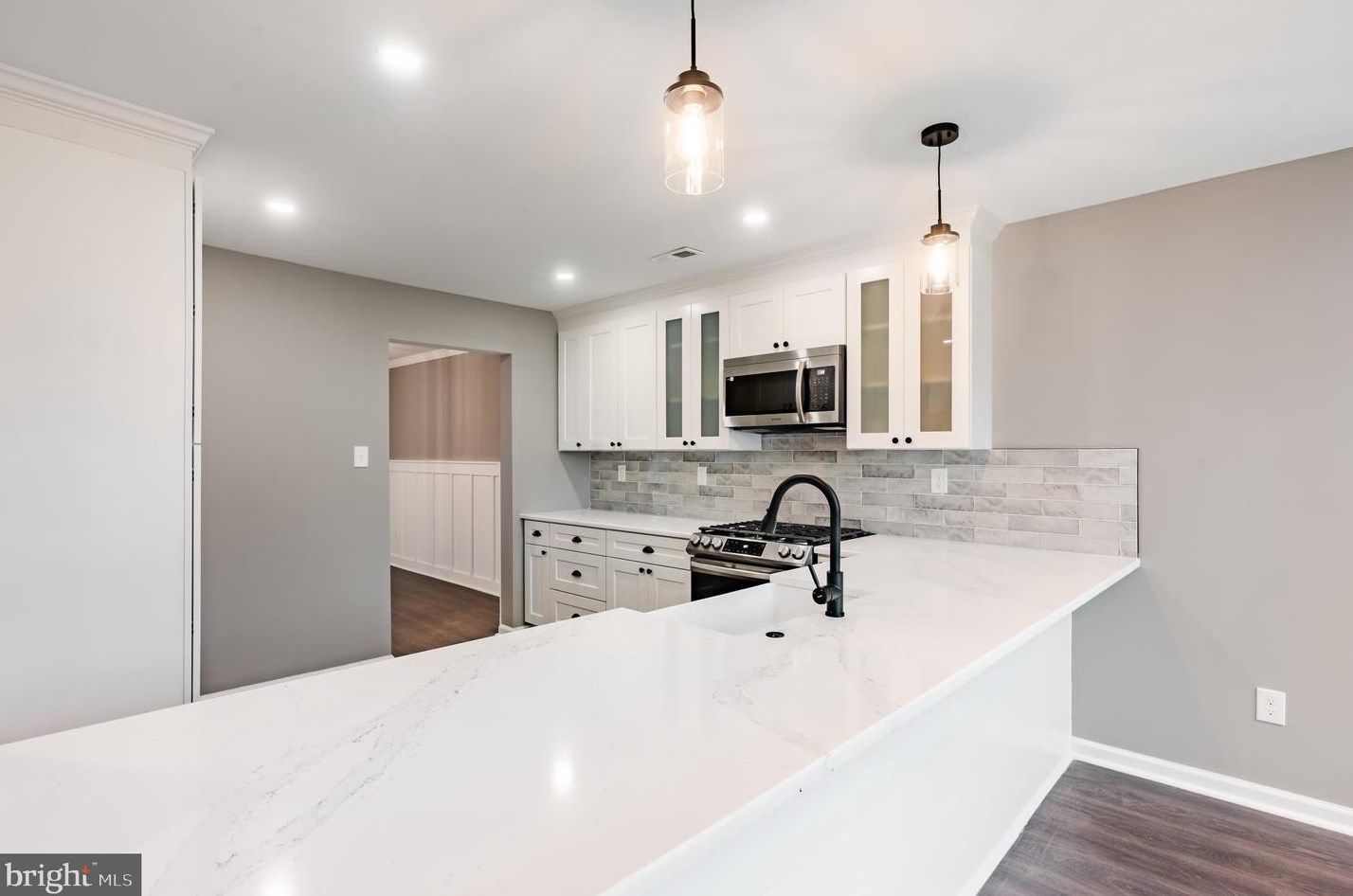 72 Magnolia Dr, Upper Makefield PA  18940-9236 exterior