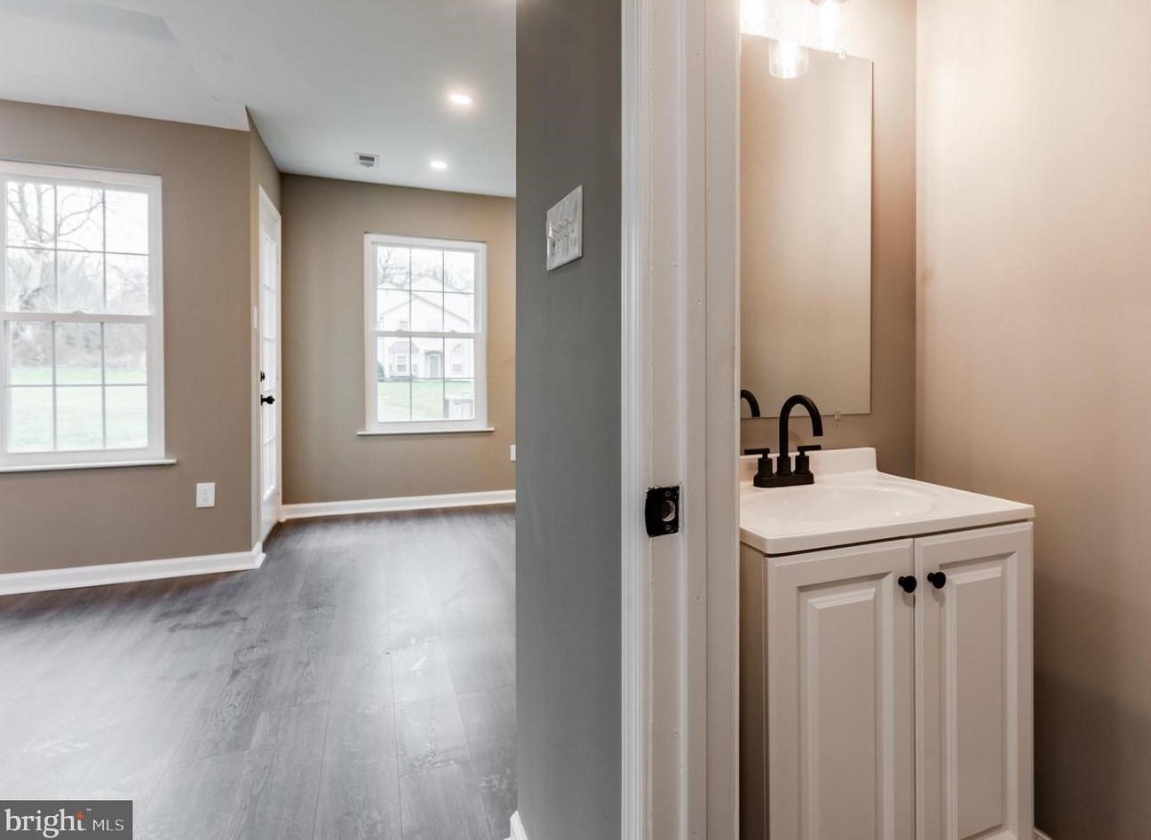 72 Magnolia Dr, Upper Makefield PA  18940-9236 exterior