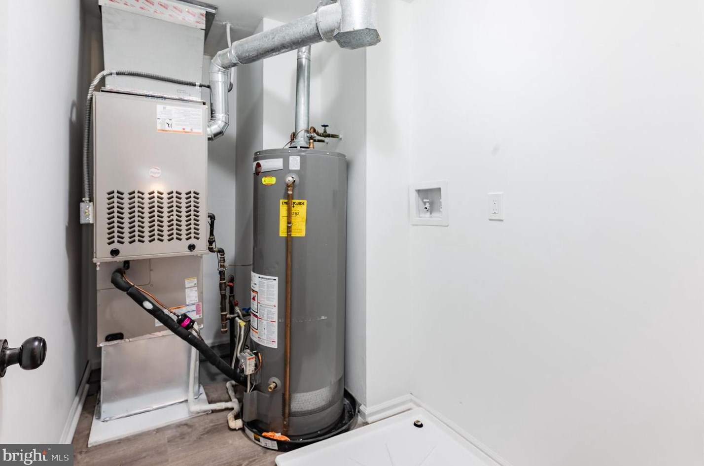 72 Magnolia Dr, Upper Makefield PA  18940-9236 exterior