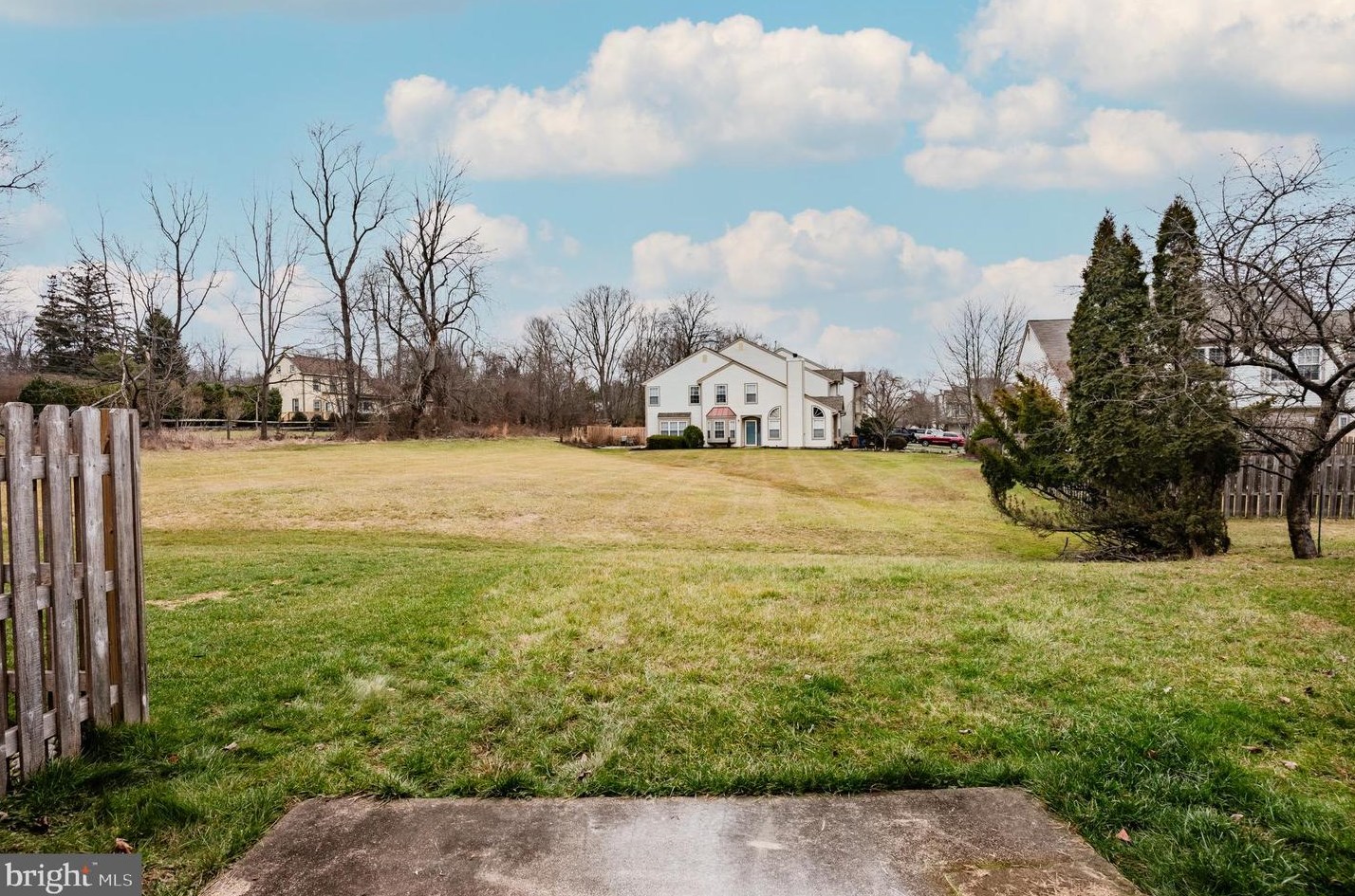 72 Magnolia Dr, Upper Makefield PA  18940-9236 exterior