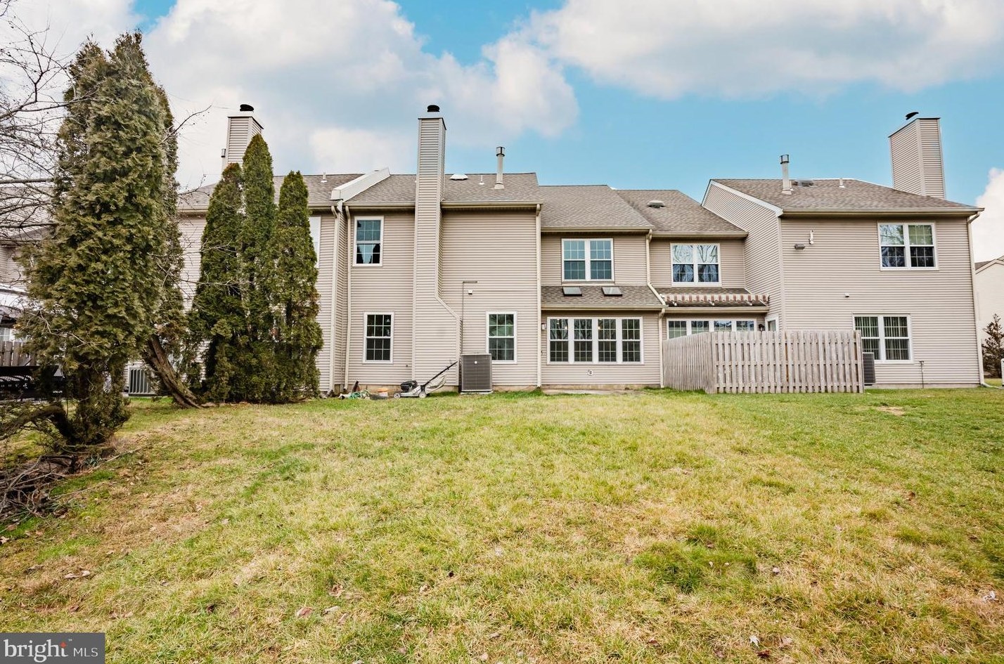 72 Magnolia Dr, Upper Makefield PA  18940-9236 exterior