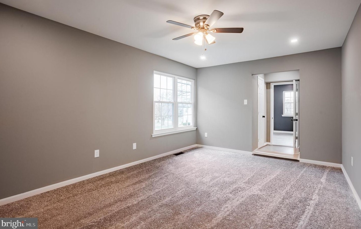 72 Magnolia Dr, Upper Makefield PA  18940-9236 exterior