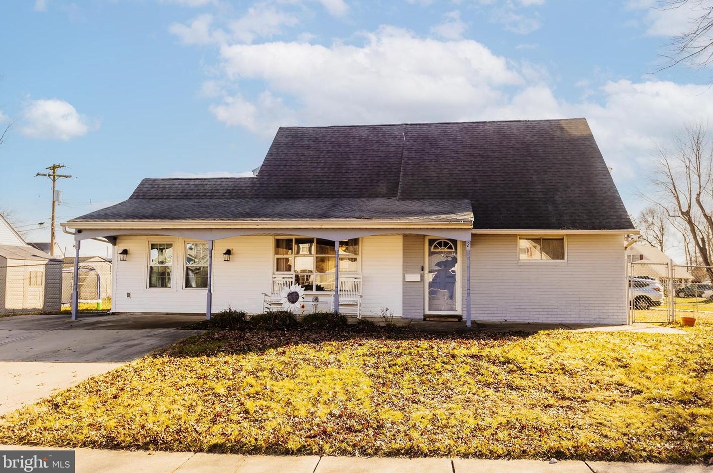 2 Vitaloak Ln, Levittown, PA 19054-1220