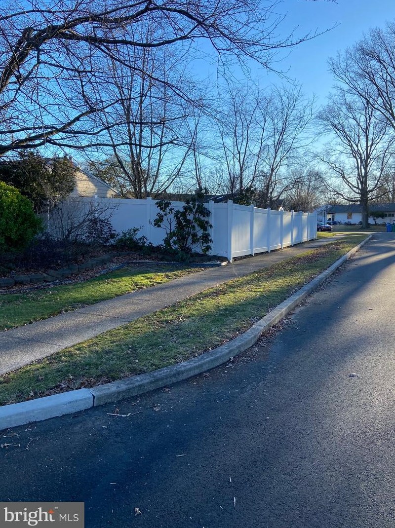 65 Orchard Ln, Levittown, PA 19055-1528