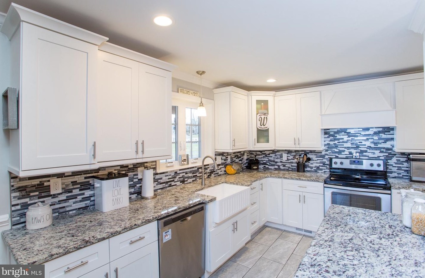 1350 Clearview Dr, Jamison PA  18929-1151 exterior