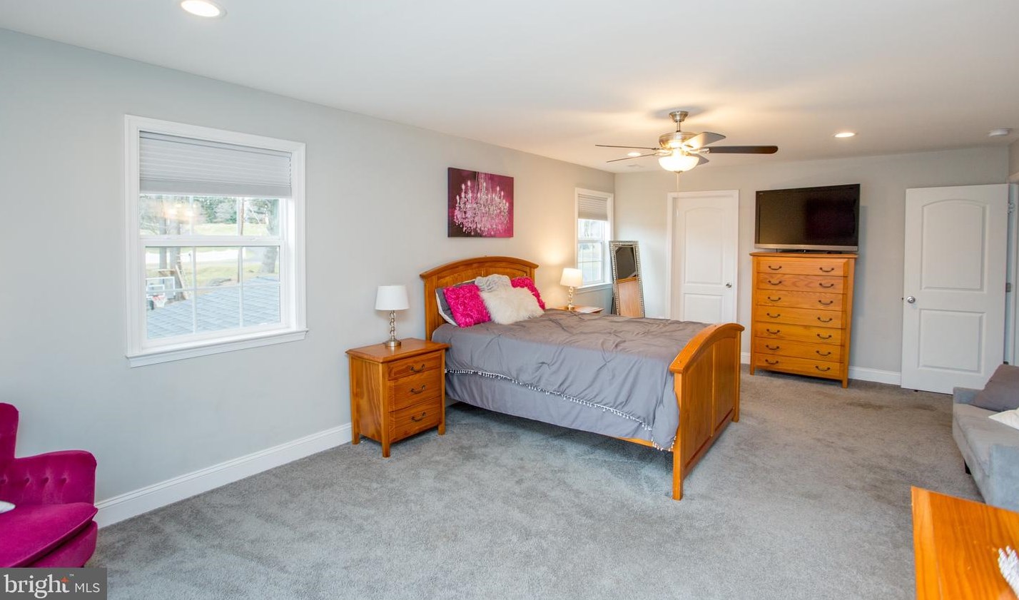 1350 Clearview Dr, Jamison PA  18929-1151 exterior