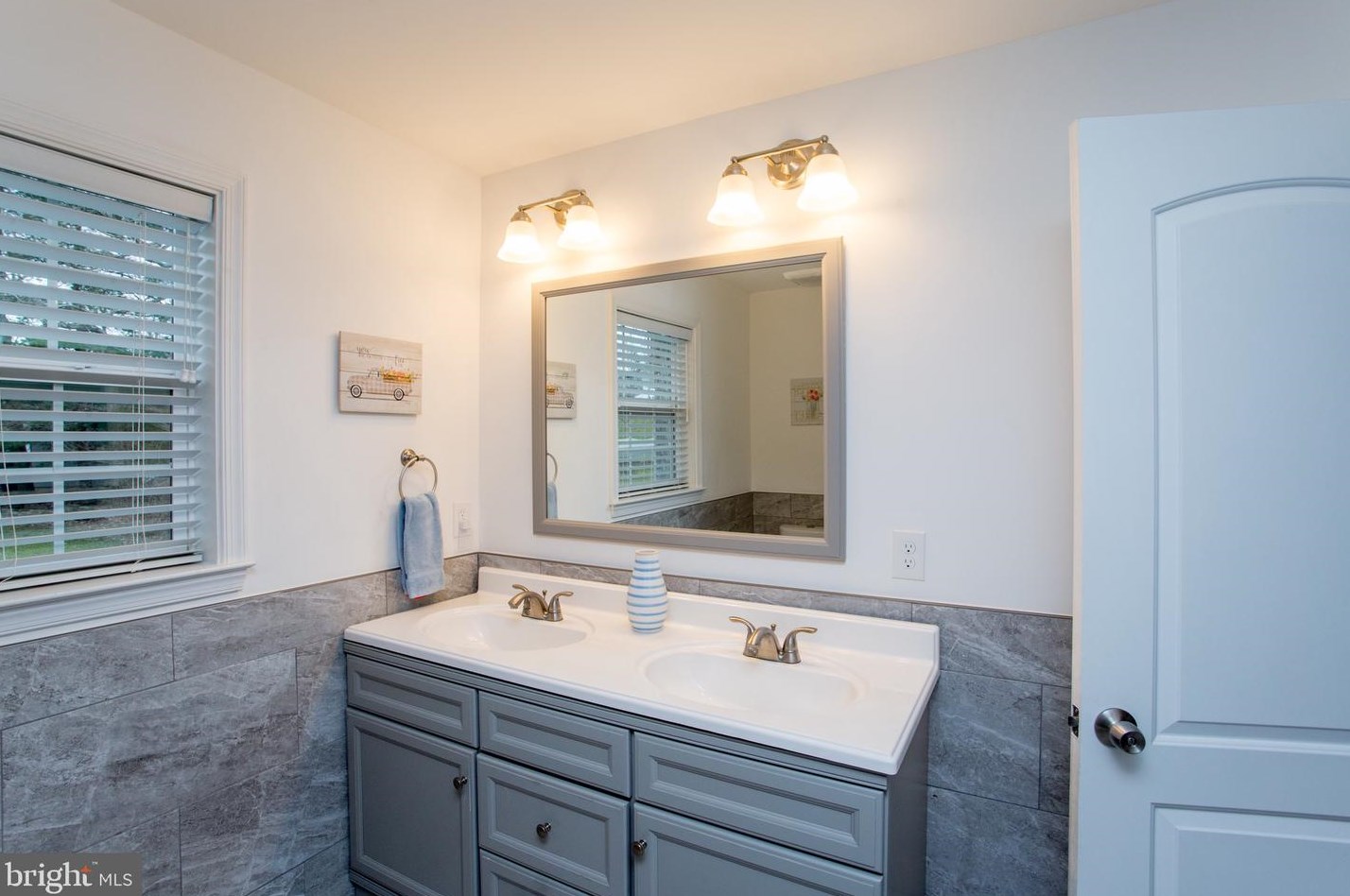 1350 Clearview Dr, Jamison PA  18929-1151 exterior