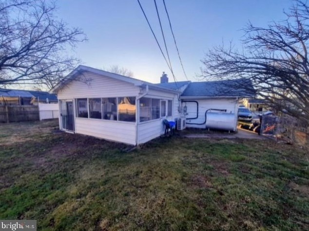 52 Lilac Ln, Levittown, PA 19054