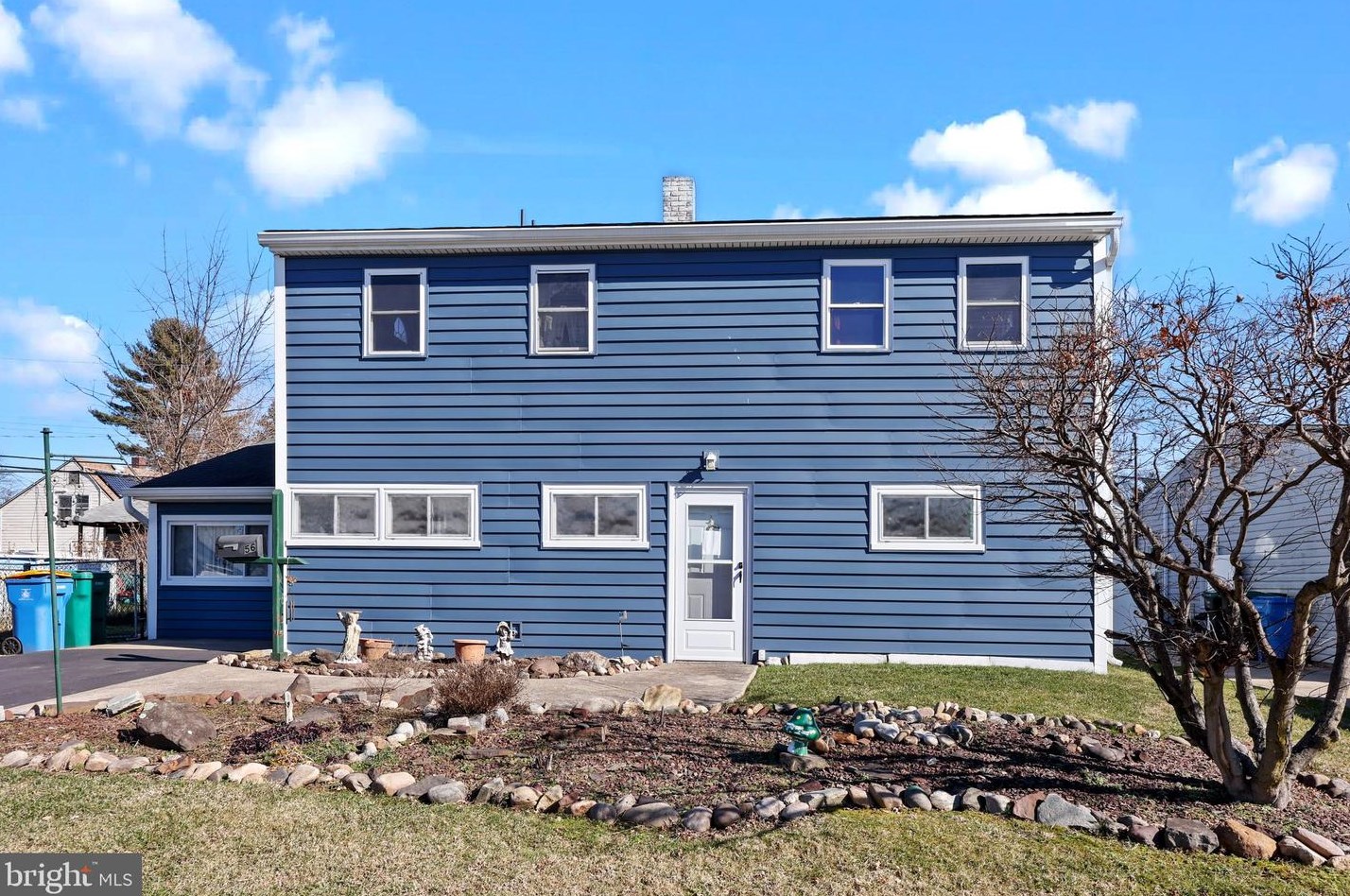 56 Grapevine Rd, Levittown, PA 19057-3302