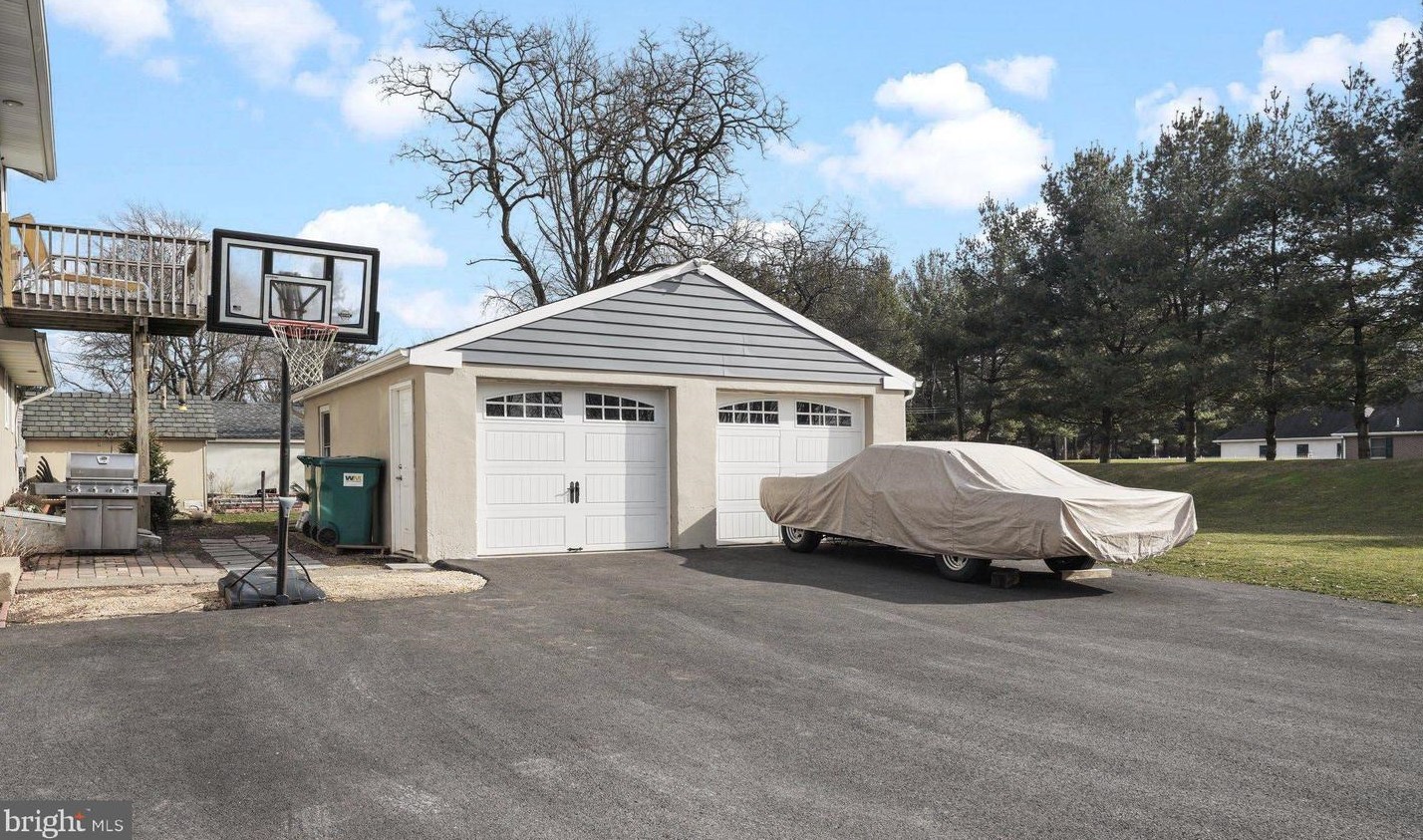 47 Williams Ave, Upper Makefield PA 18940-3613 exterior