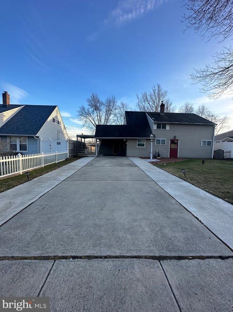 66 Idolstone Rd, Levittown, PA 19057