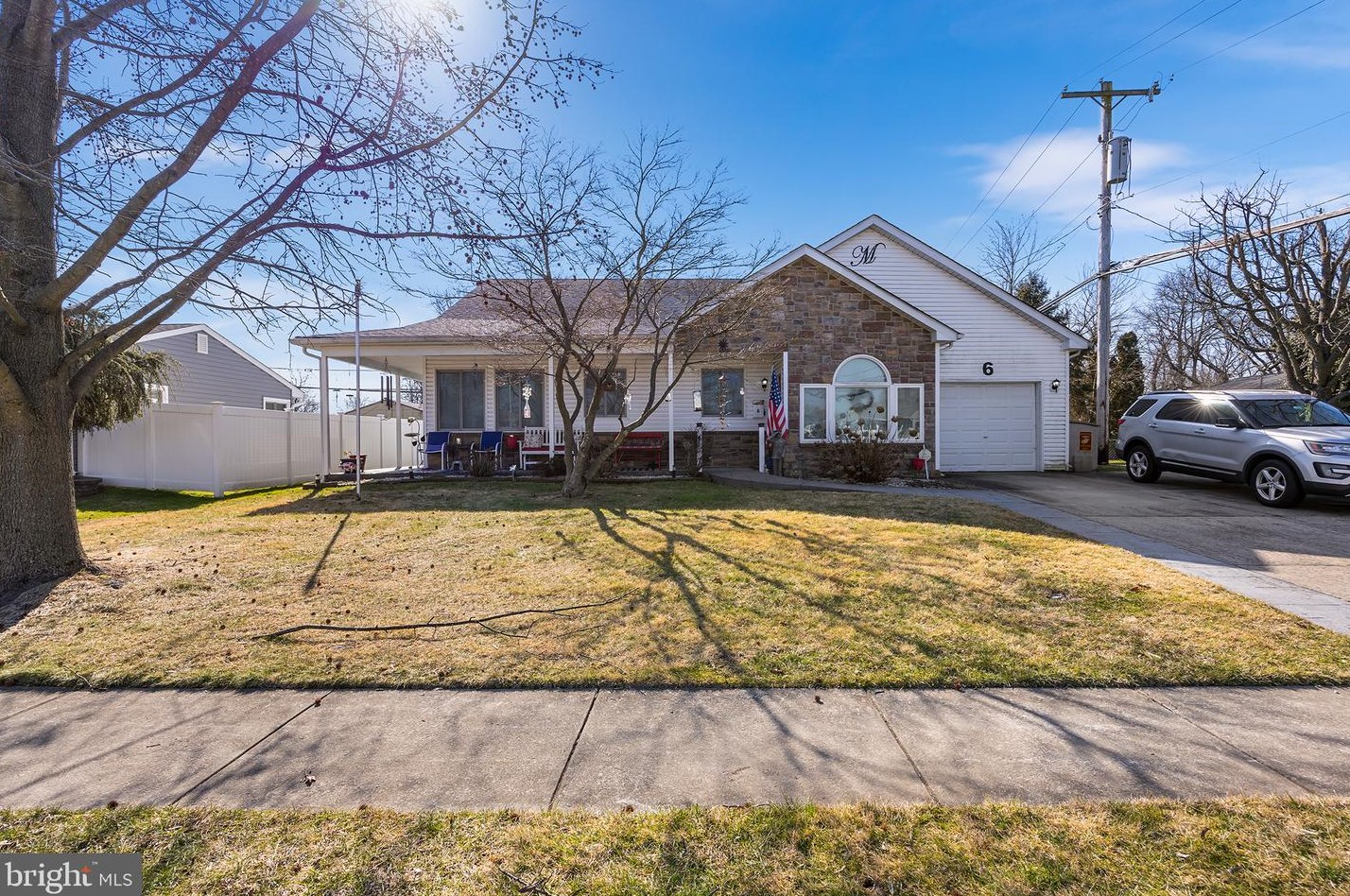 6 Indian Park Rd, Levittown, PA 19057-2214