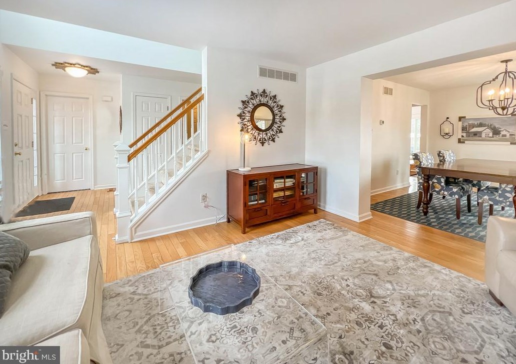 331 Laurel Oaks Dr, Langhorne, PA 19047-8529