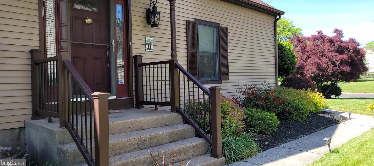 311 Parkview Way, Upper Makefield PA  18940-1138 exterior