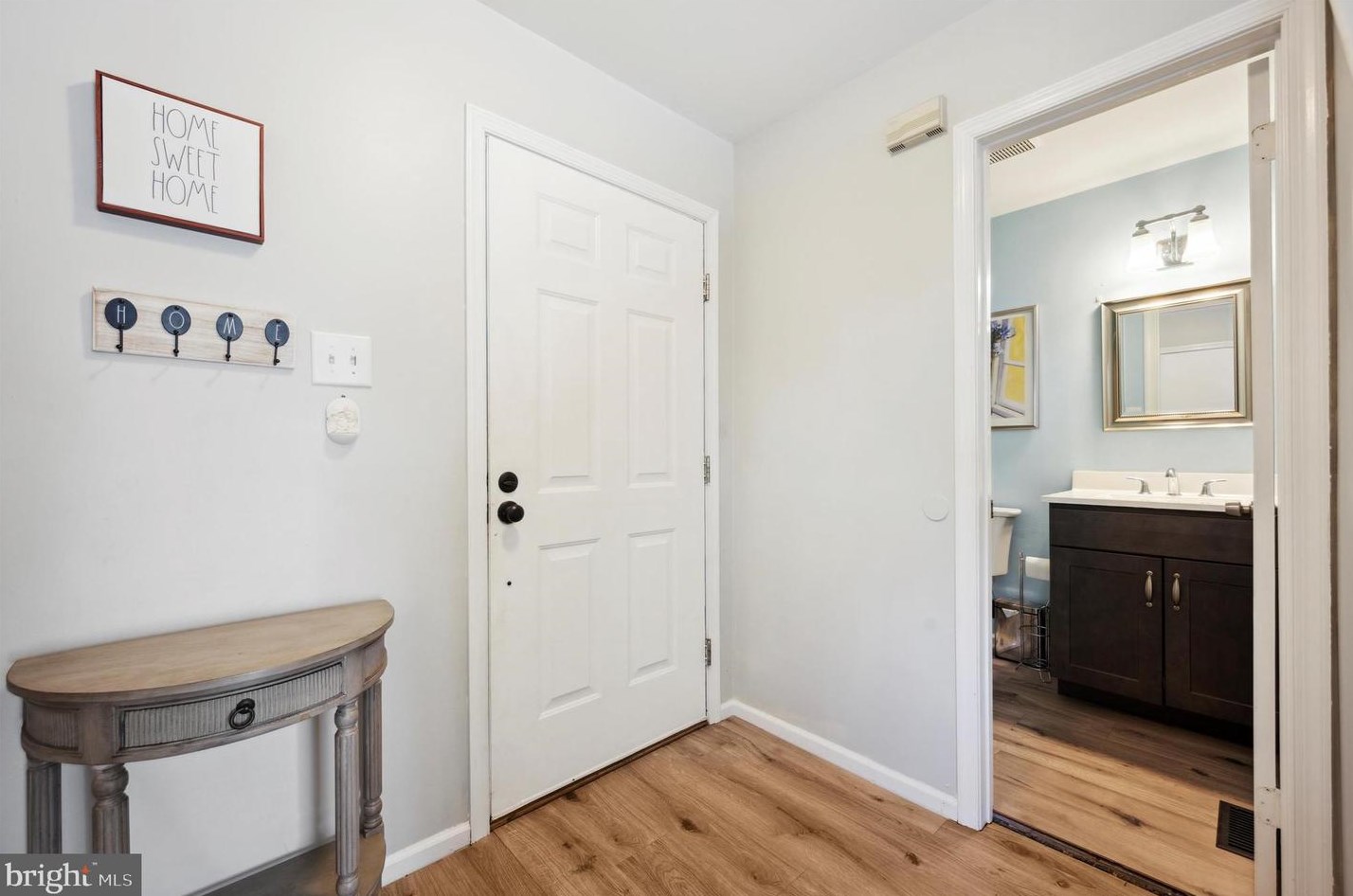 213 Autumn Leaf Dr, Gardenville PA  18901-6402 exterior