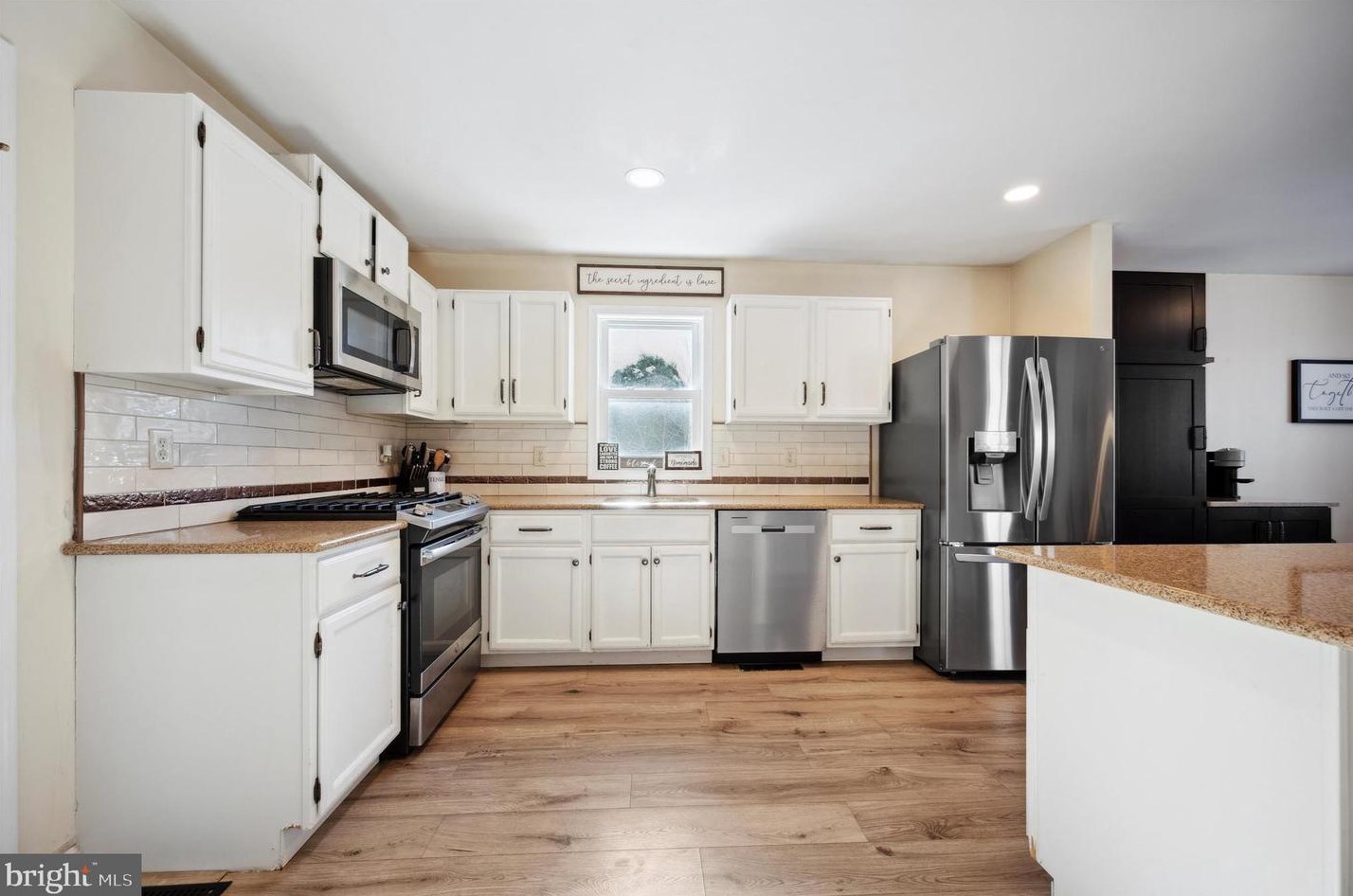213 Autumn Leaf Dr, Gardenville PA  18901-6402 exterior