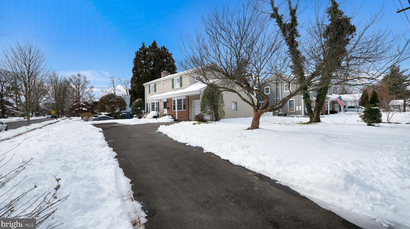 557 Maple Ave, Gardenville, PA