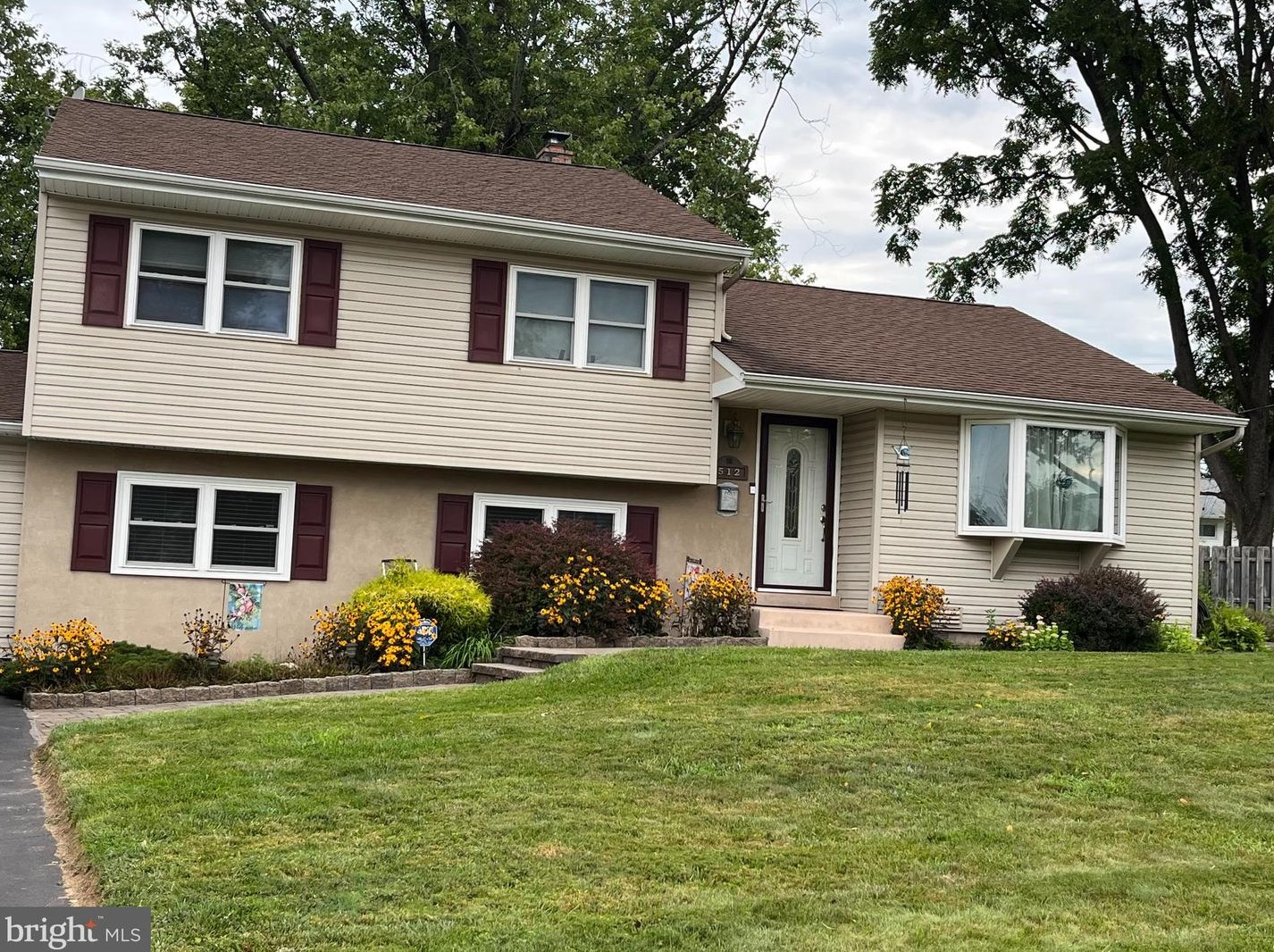 512 Oxford Rd, Yardley, PA 19067