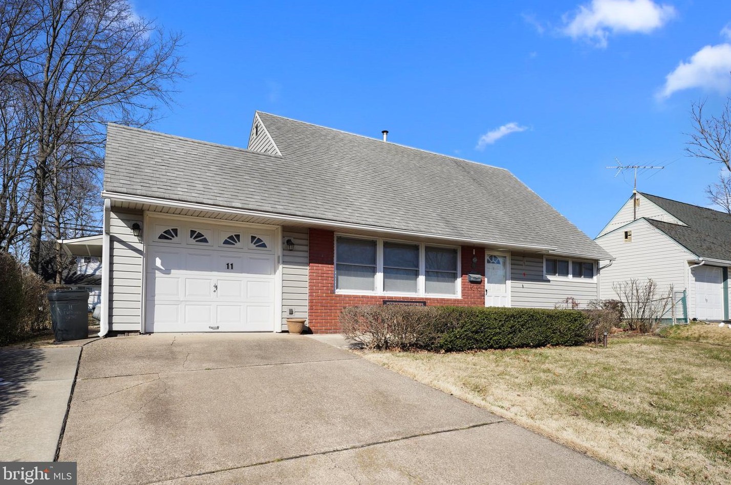 11 Viewpoint Ln, Levittown, PA 19054-1303