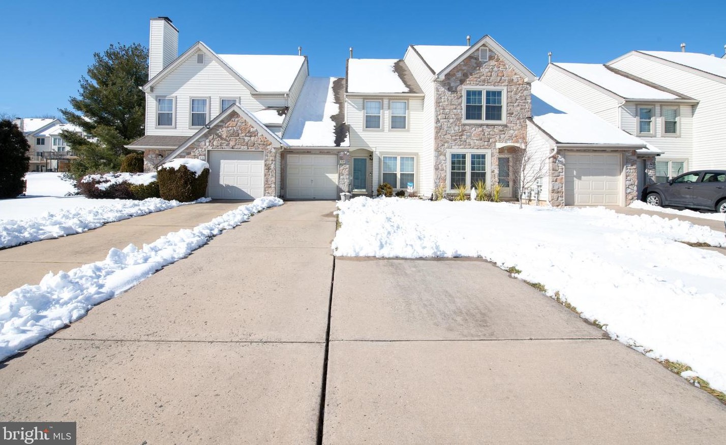 308 Wyndale Dr, Chalfont, PA 18914-3940