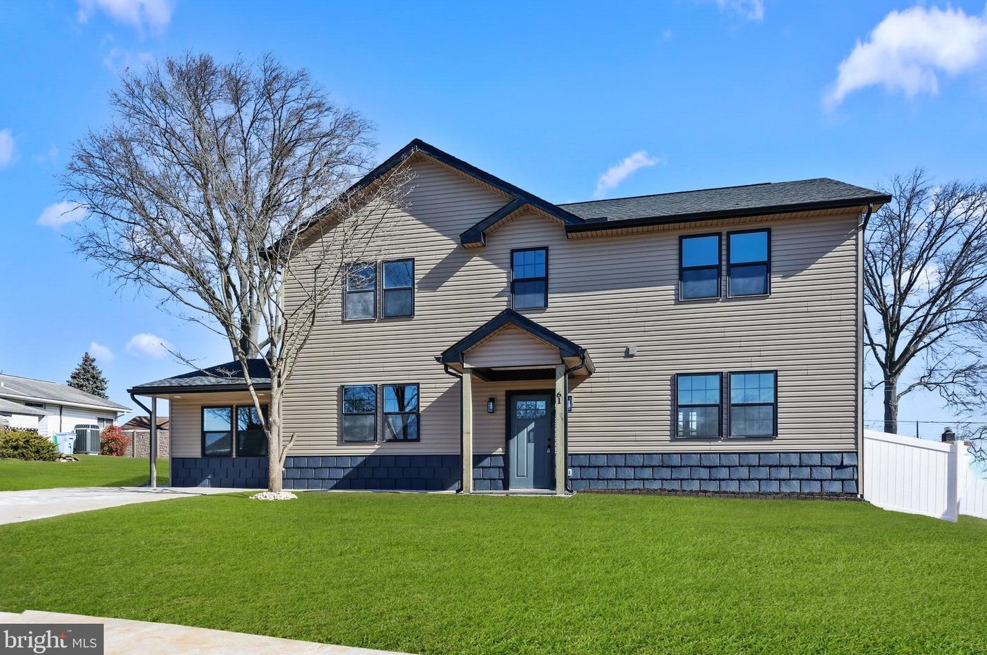 61 Gridiron Rd, Levittown, PA 19057-3809