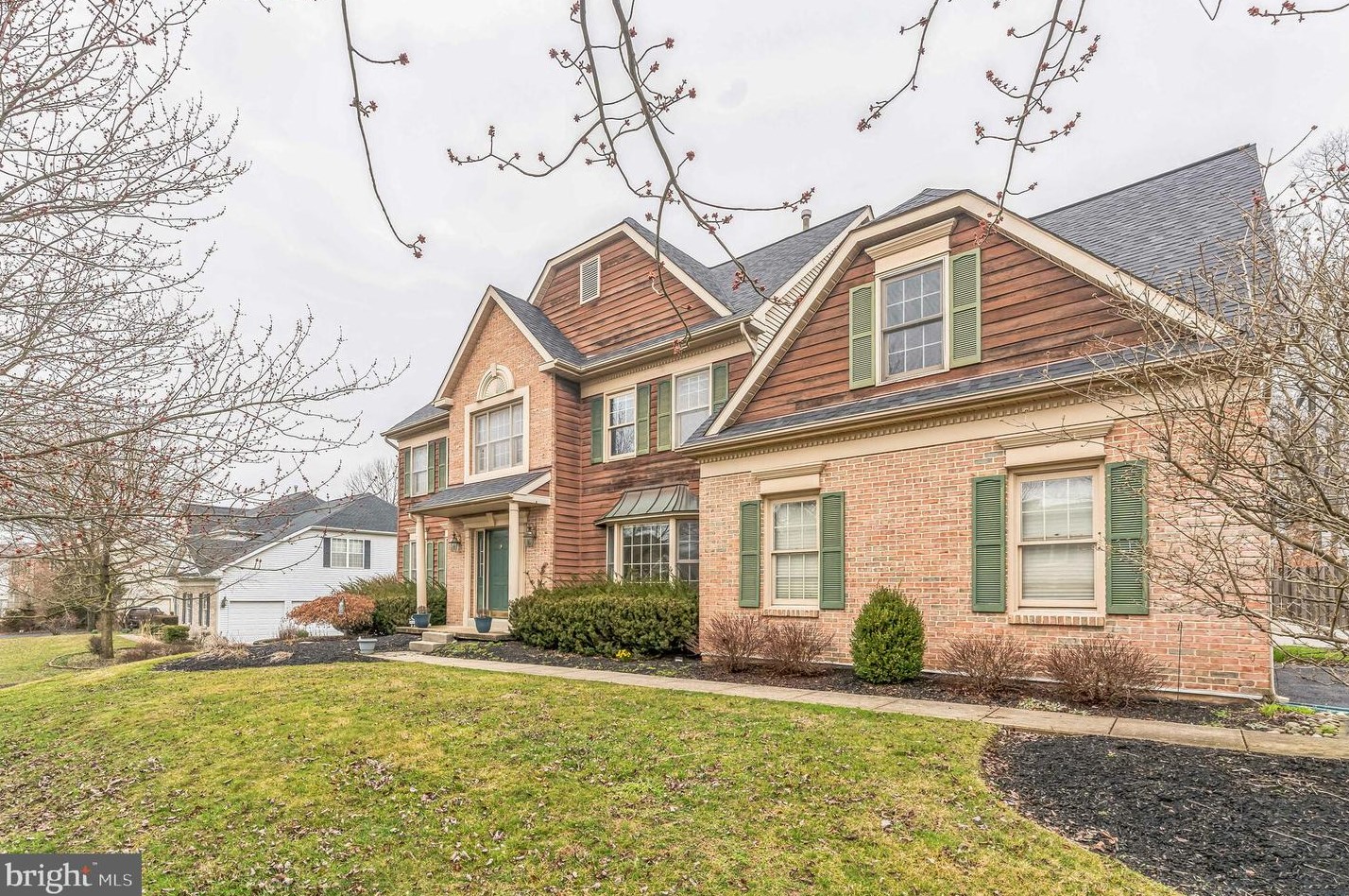 22 Radcliff Dr, Gardenville, PA