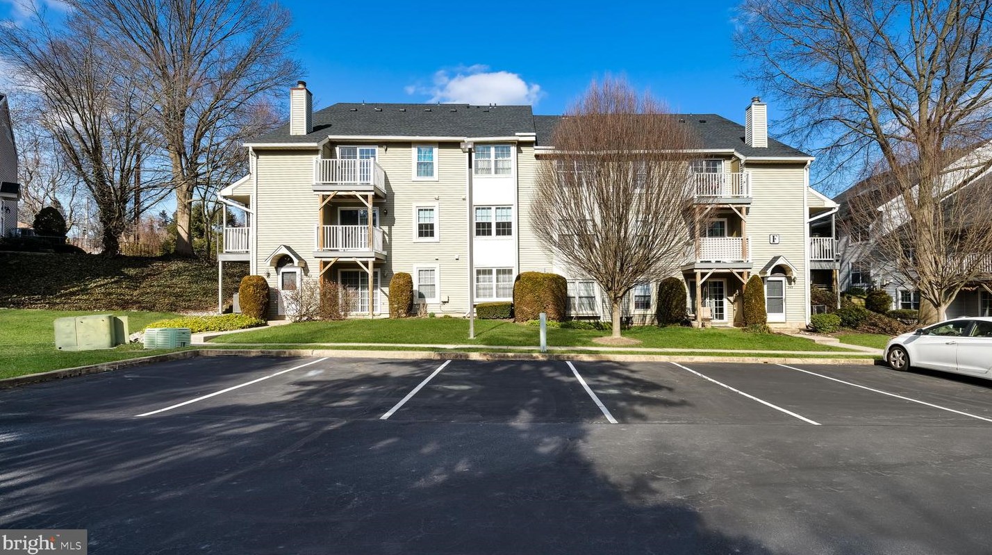 745 Sparrow Ln, Langhorne, PA 19047-5048