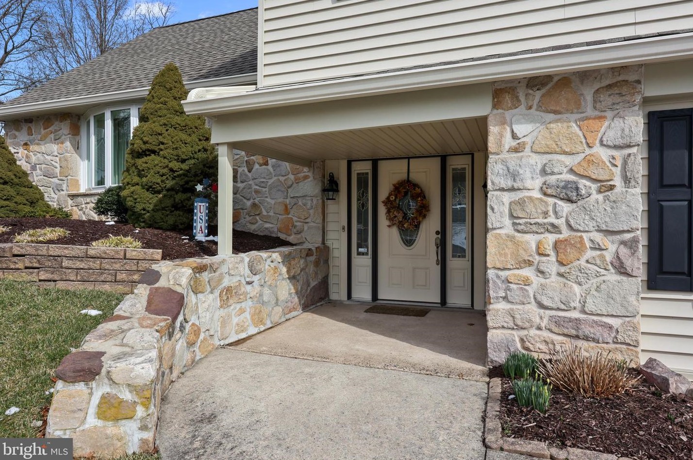 73 Wren Dr, Southampton, PA 18966
