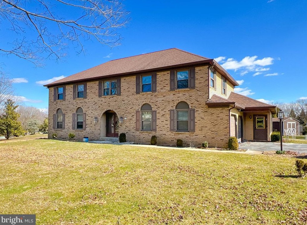 17 W Norton Dr, Southampton, PA 18966