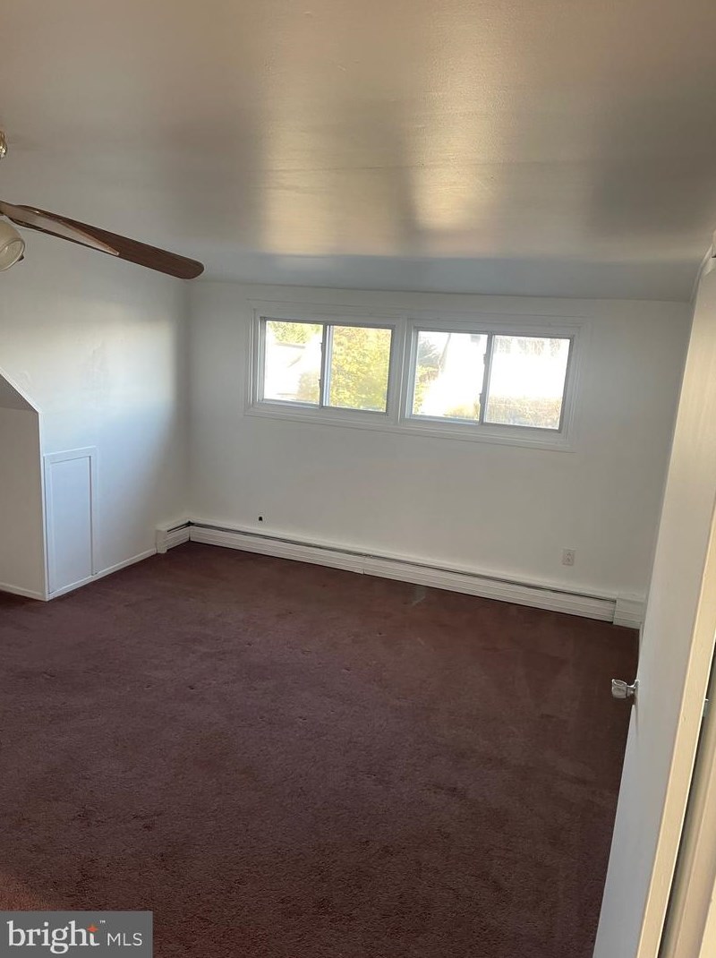 28 Hunt Rd, Levittown PA  19056-1329 exterior